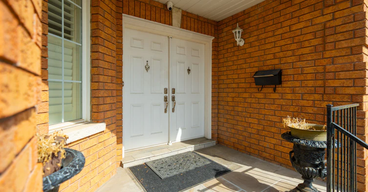 284 Maple Leaf Drive, Toronto, ON, M6L 1P3 - 8