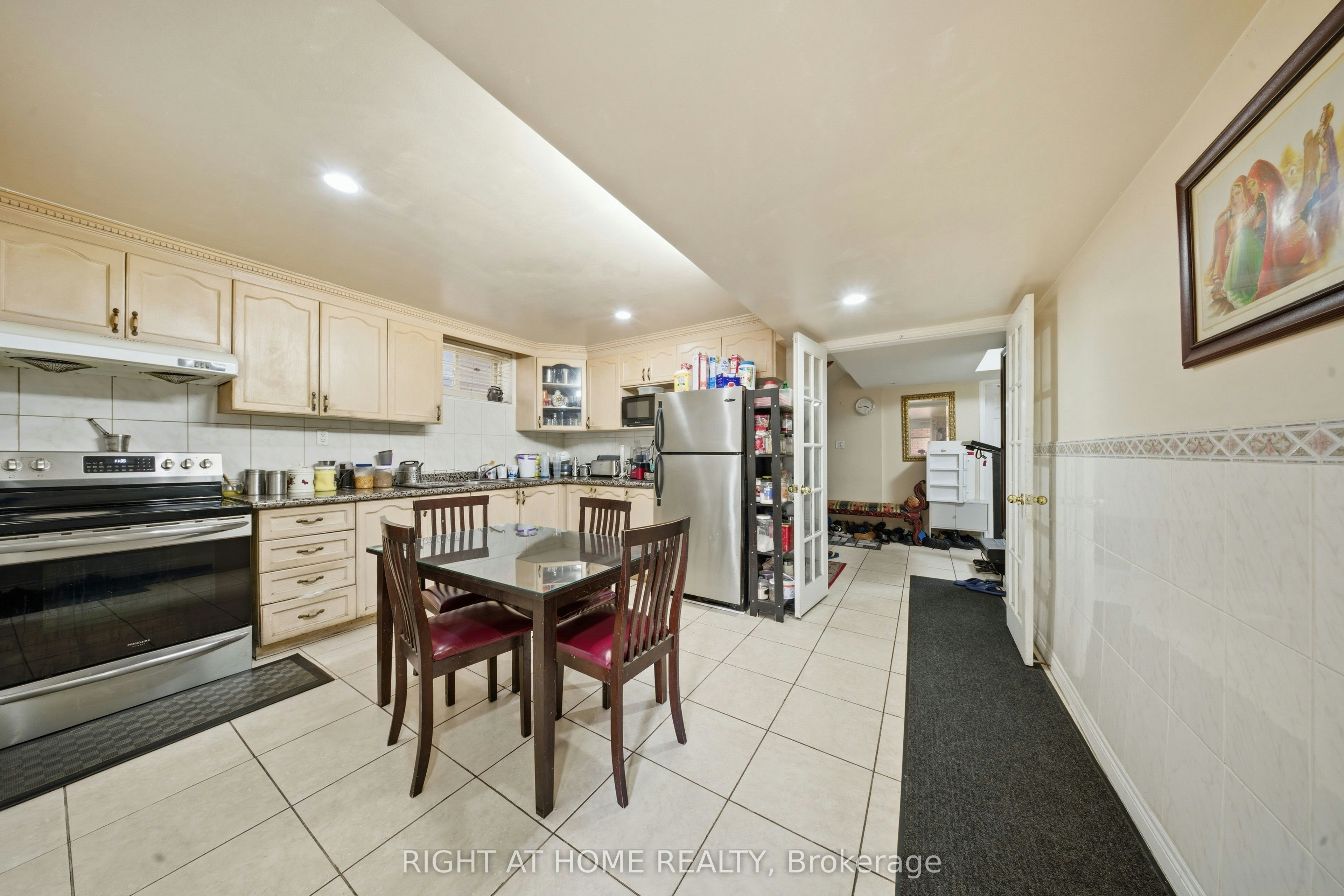 284 Maple Leaf Drive, Toronto, ON, M6L 1P3 - 28