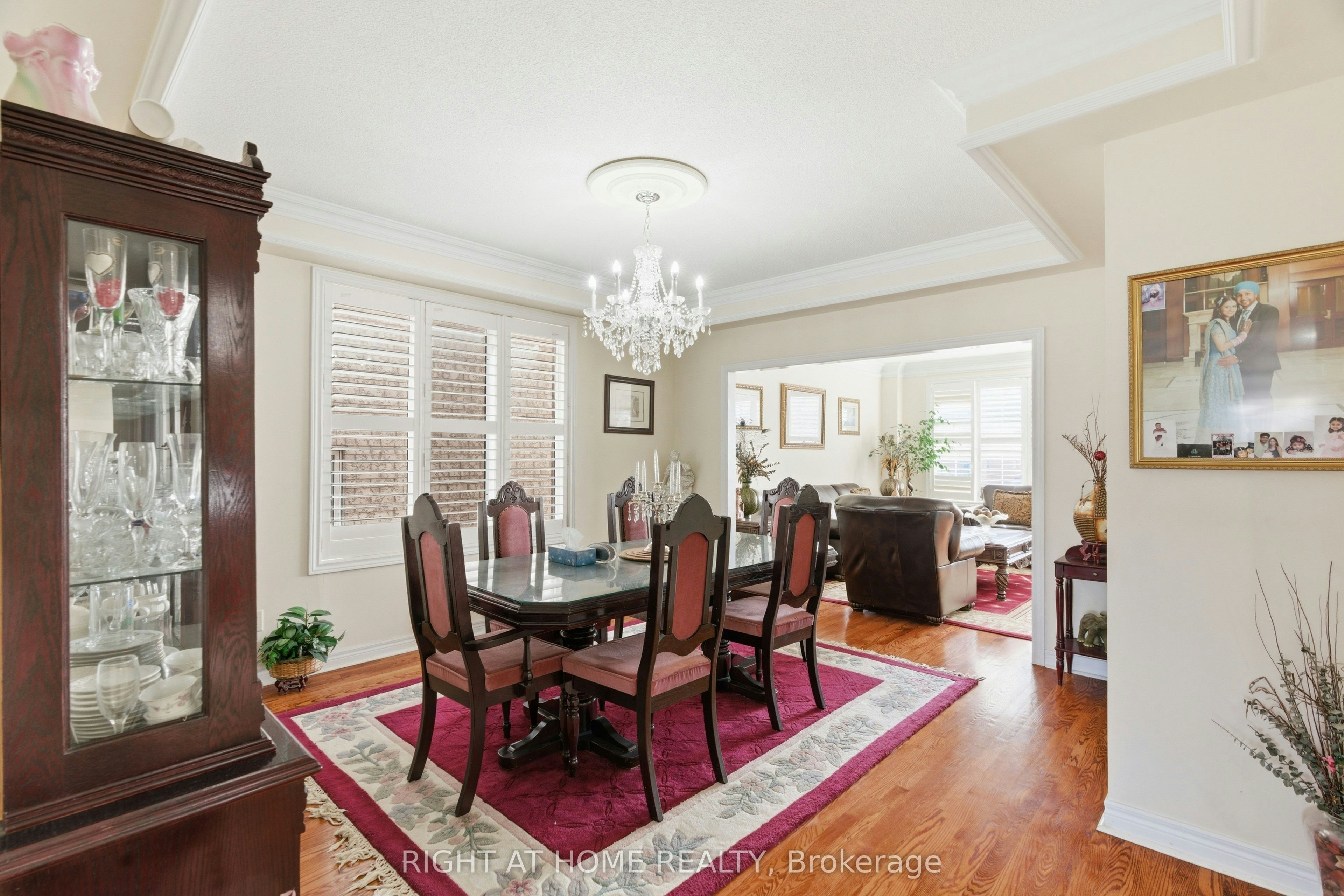284 Maple Leaf Drive, Toronto, ON, M6L 1P3