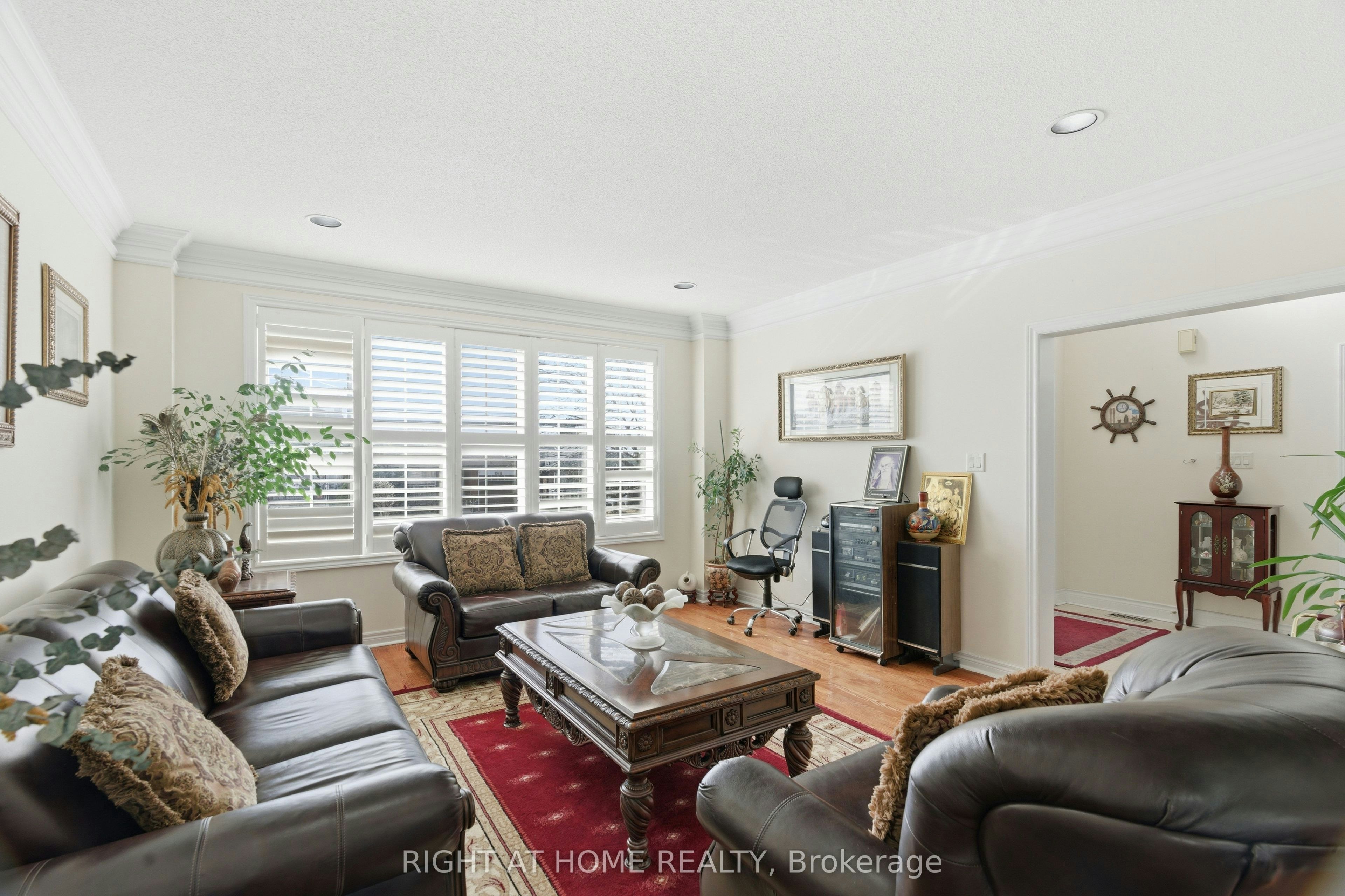 284 Maple Leaf Drive, Toronto, ON, M6L 1P3 - 6