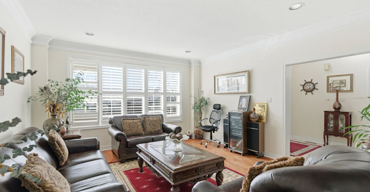 284 Maple Leaf Drive, Toronto, ON, M6L 1P3 - 6