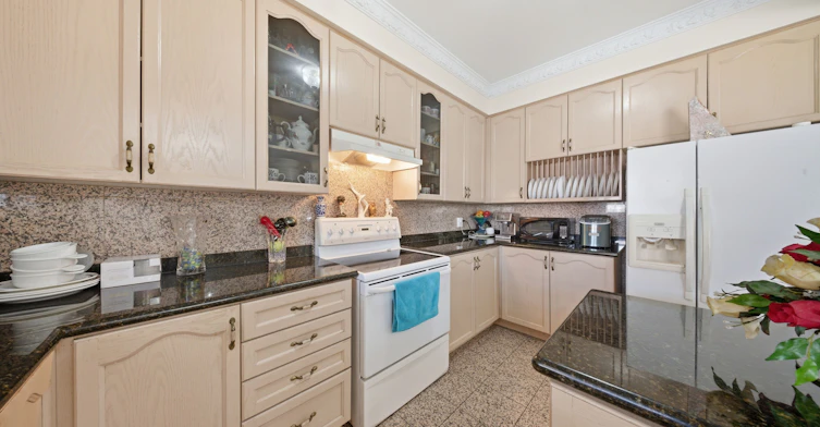 284 Maple Leaf Drive, Toronto, ON, M6L 1P3 - 14