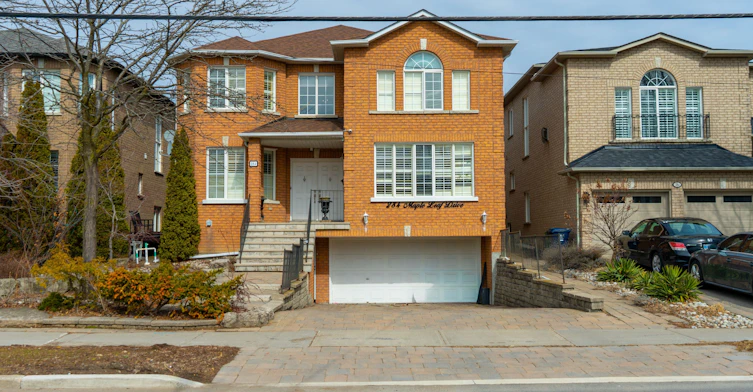284 Maple Leaf Drive, Toronto, ON, M6L 1P3 - 9