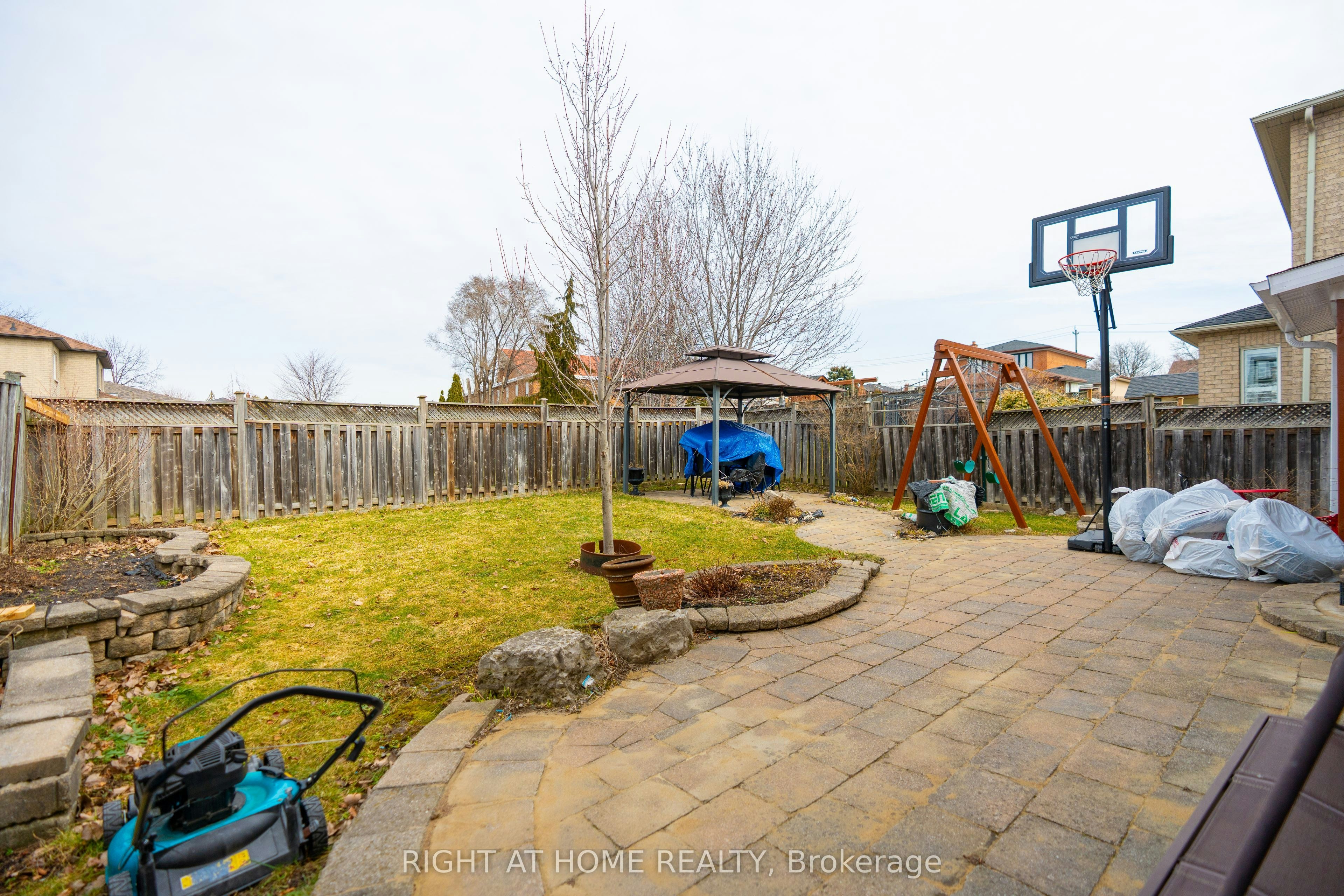 284 Maple Leaf Drive, Toronto, ON, M6L 1P3 - 33