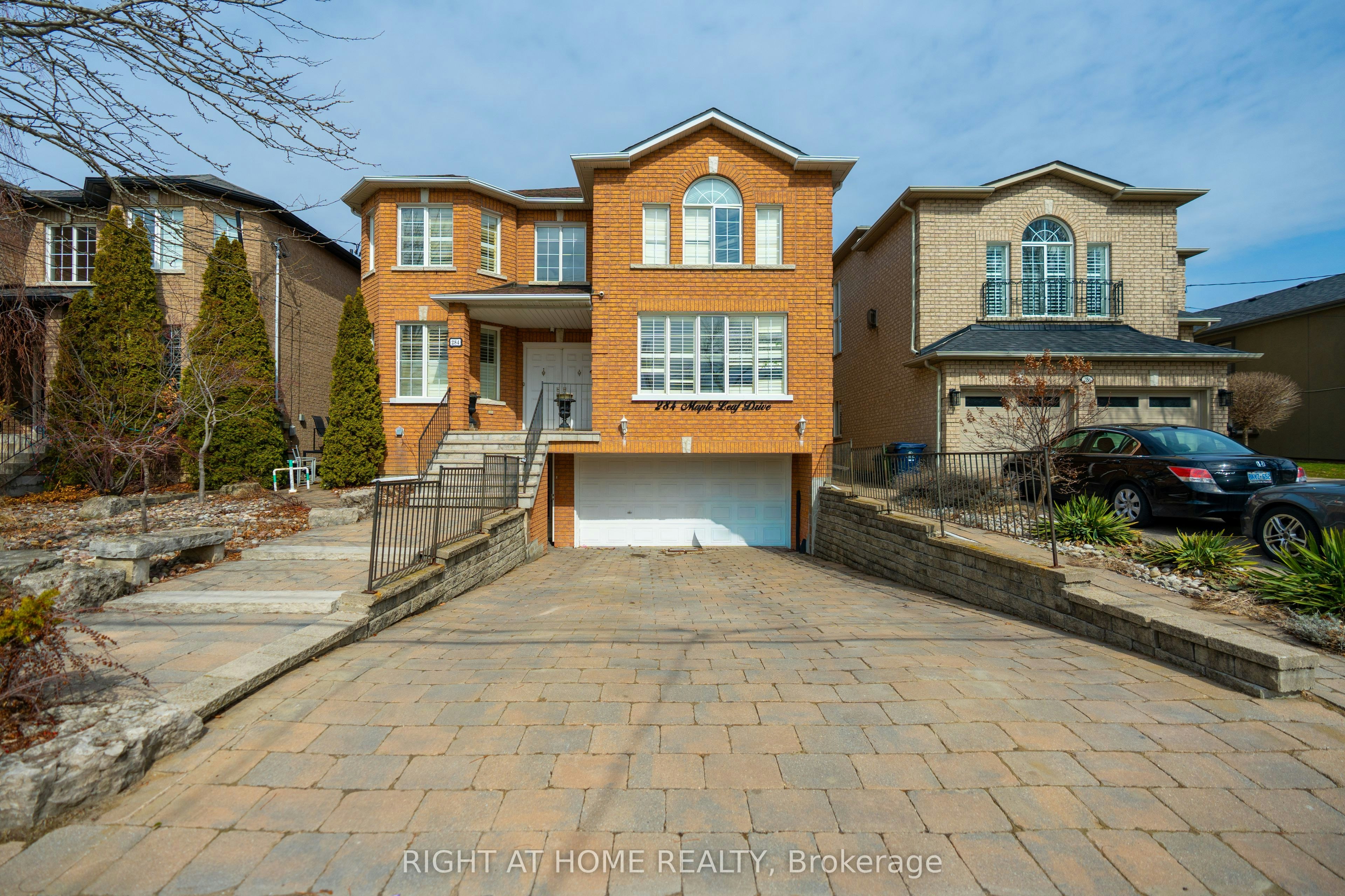 284 Maple Leaf Drive, Toronto, ON, M6L 1P3 - 7