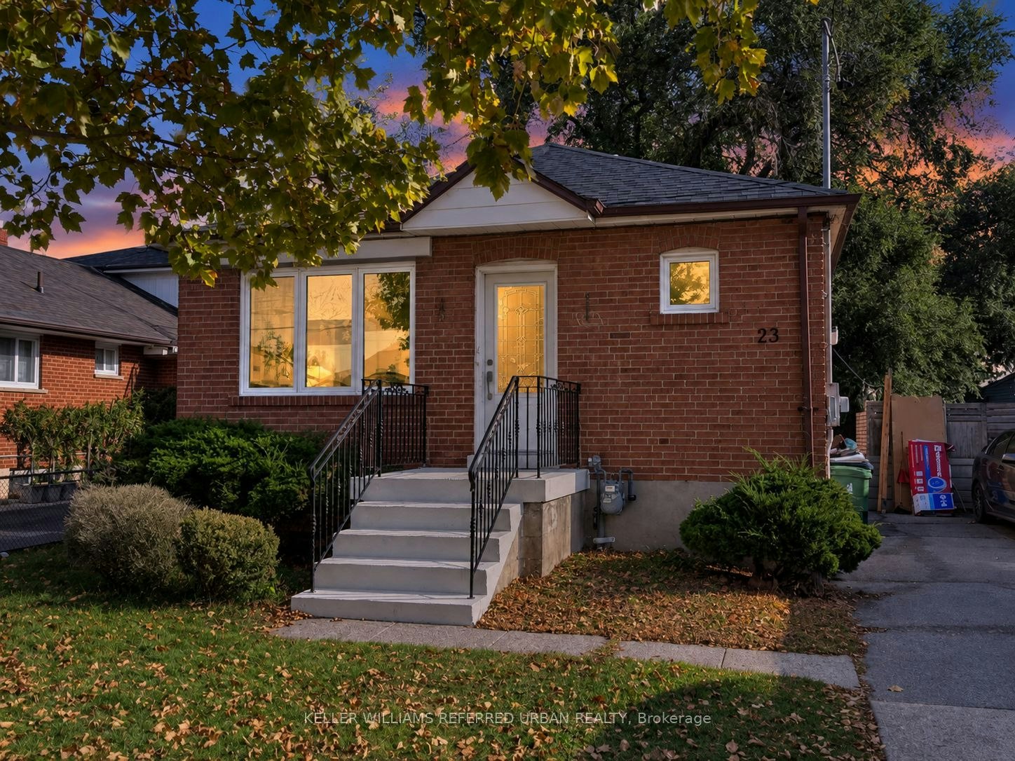 23 Loma Road, Toronto, ON, M8Z 3Z6