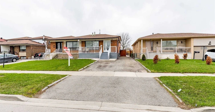 Main-7516 Wrenwood Crescent, Mississauga, ON, L4T 2V7
