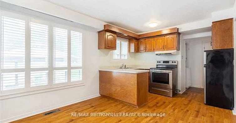 MAIN-6 Jubilee Crescent, Toronto, ON, M9M 1L3 - 7