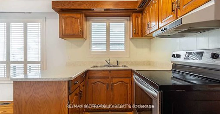 MAIN-6 Jubilee Crescent, Toronto, ON, M9M 1L3 - 6