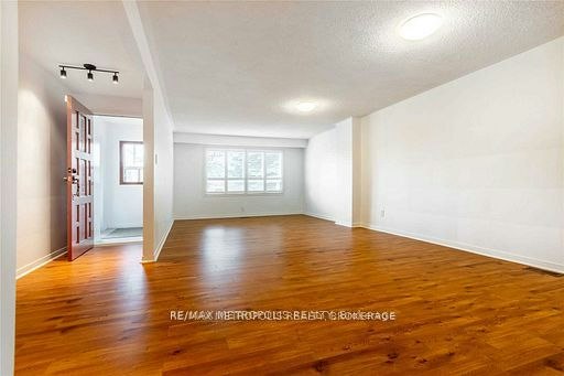 MAIN-6 Jubilee Crescent, Toronto, ON, M9M 1L3 - 4