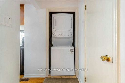 MAIN-6 Jubilee Crescent, Toronto, ON, M9M 1L3 - 9