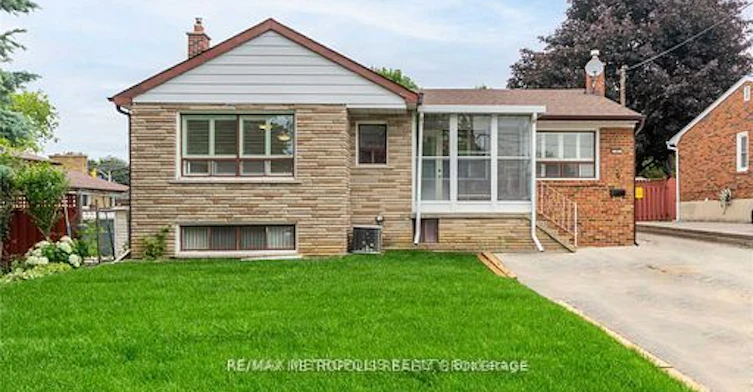 MAIN-6 Jubilee Crescent, Toronto, ON, M9M 1L3