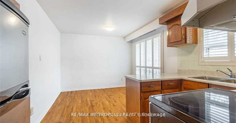 MAIN-6 Jubilee Crescent, Toronto, ON, M9M 1L3 - 8