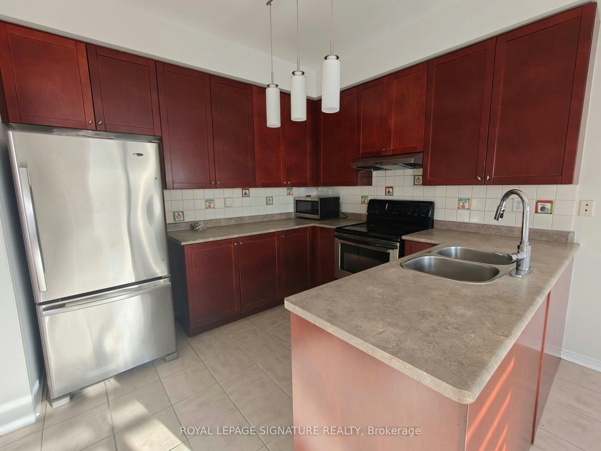 6602 Opera Glass Crescent, Mississauga, ON, L5W 1R8 - 6