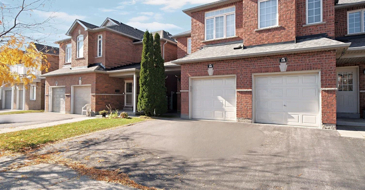 16 San Gabriele Place, Toronto, ON, M9L 3A4 - 3