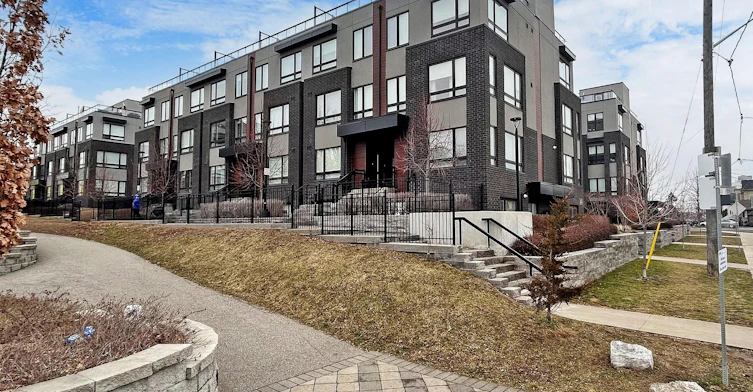 201-1100 Briar Hill Avenue, Toronto, ON, M6B 1M7 - 26