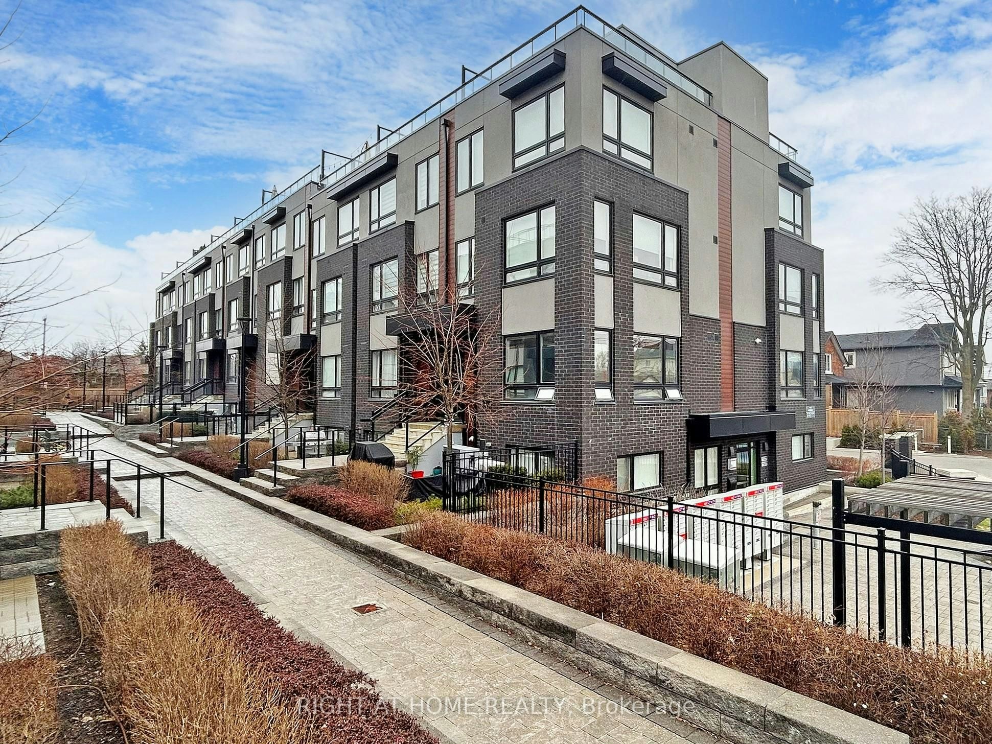 201-1100 Briar Hill Avenue, Toronto, ON, M6B 1M7 - 27