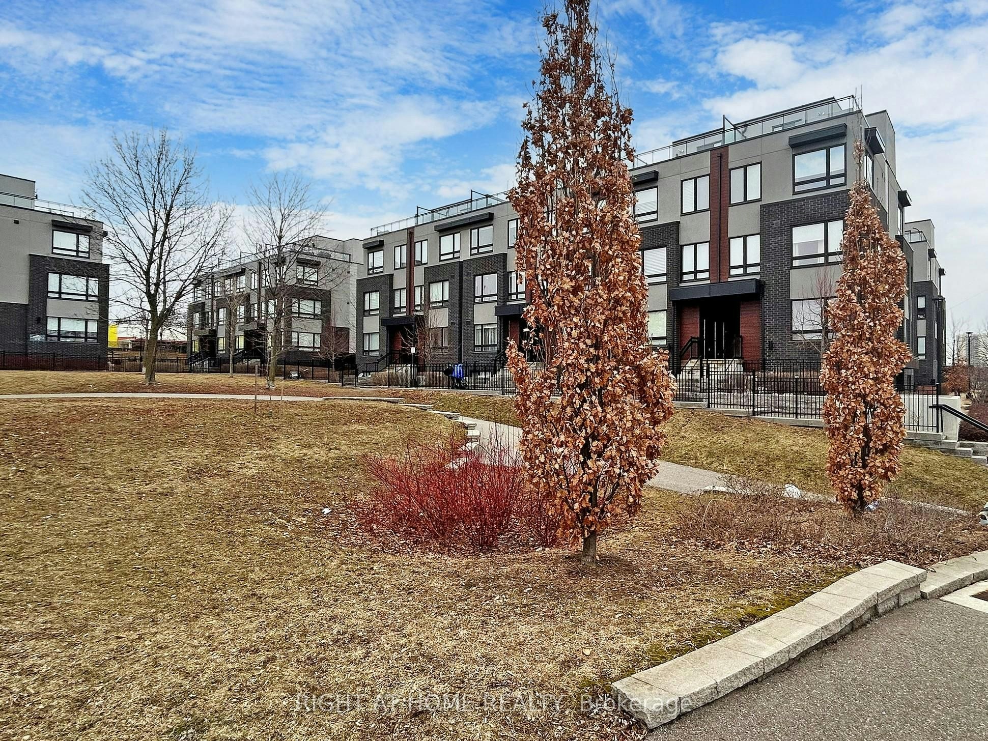 201-1100 Briar Hill Avenue, Toronto, ON, M6B 1M7 - 25