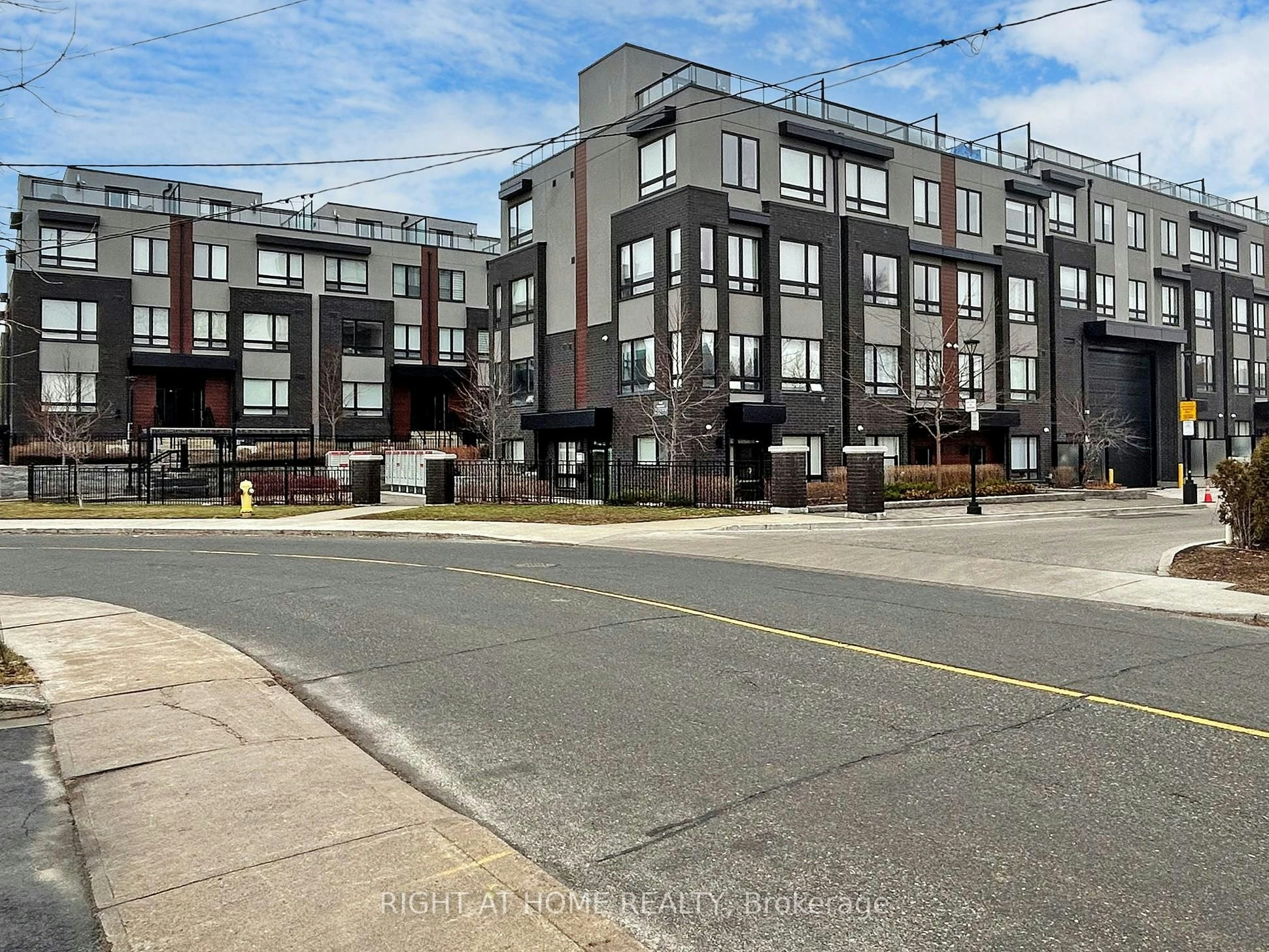 201-1100 Briar Hill Avenue, Toronto, ON, M6B 1M7 - 23