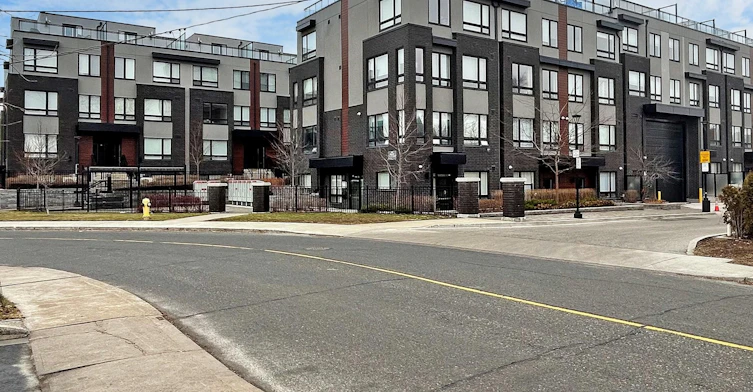 201-1100 Briar Hill Avenue, Toronto, ON, M6B 1M7 - 23