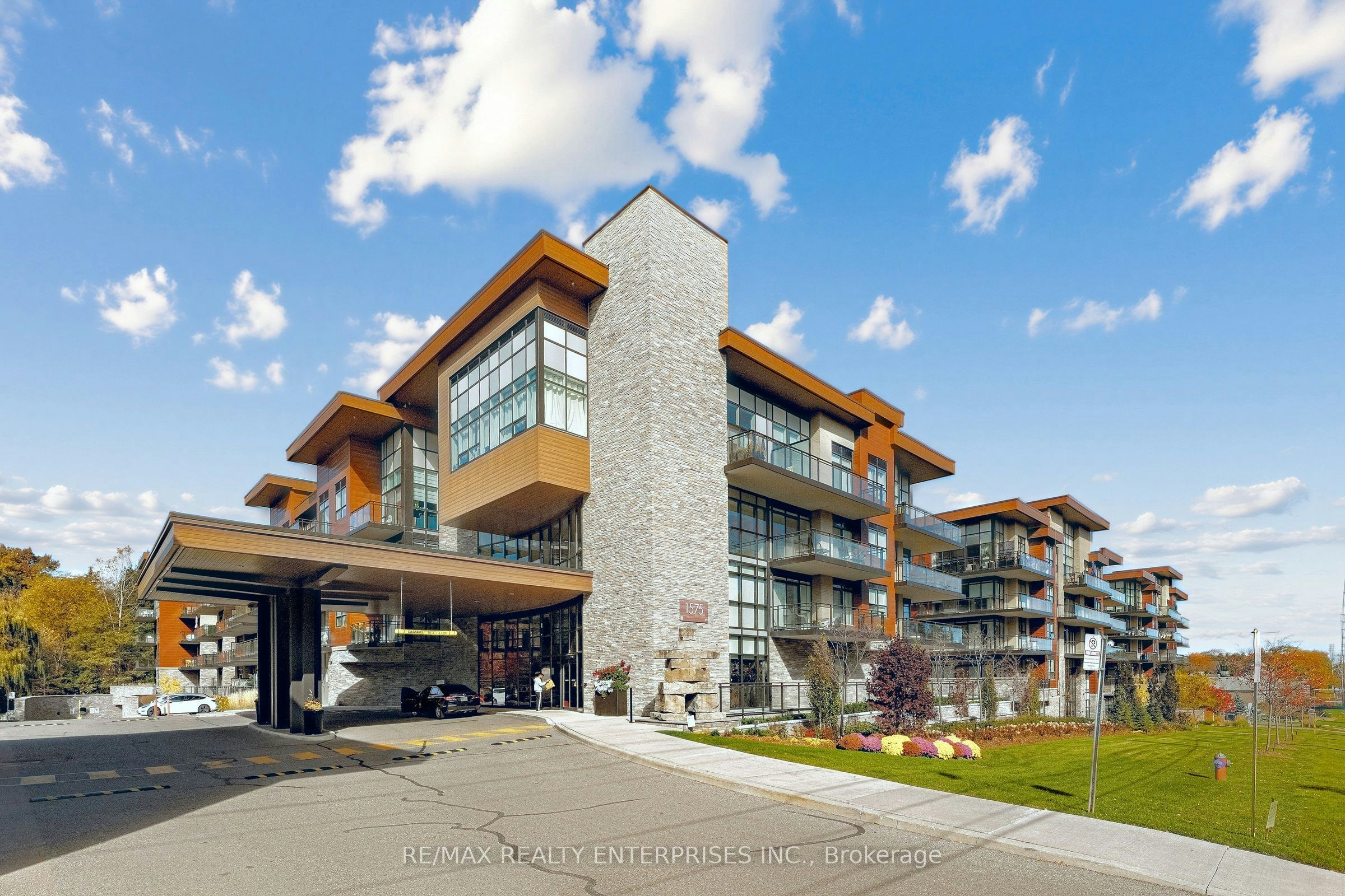 404-1575 Lakeshore Road W, Mississauga, ON, L5J 0B1