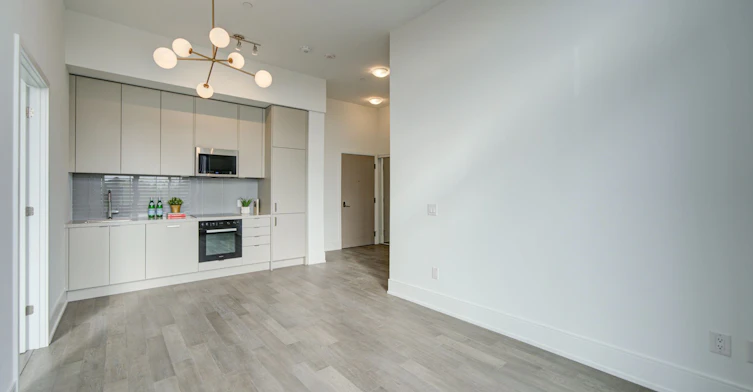 213-2450 Bloor Street W, Toronto, ON, M6S 0A9 - 8