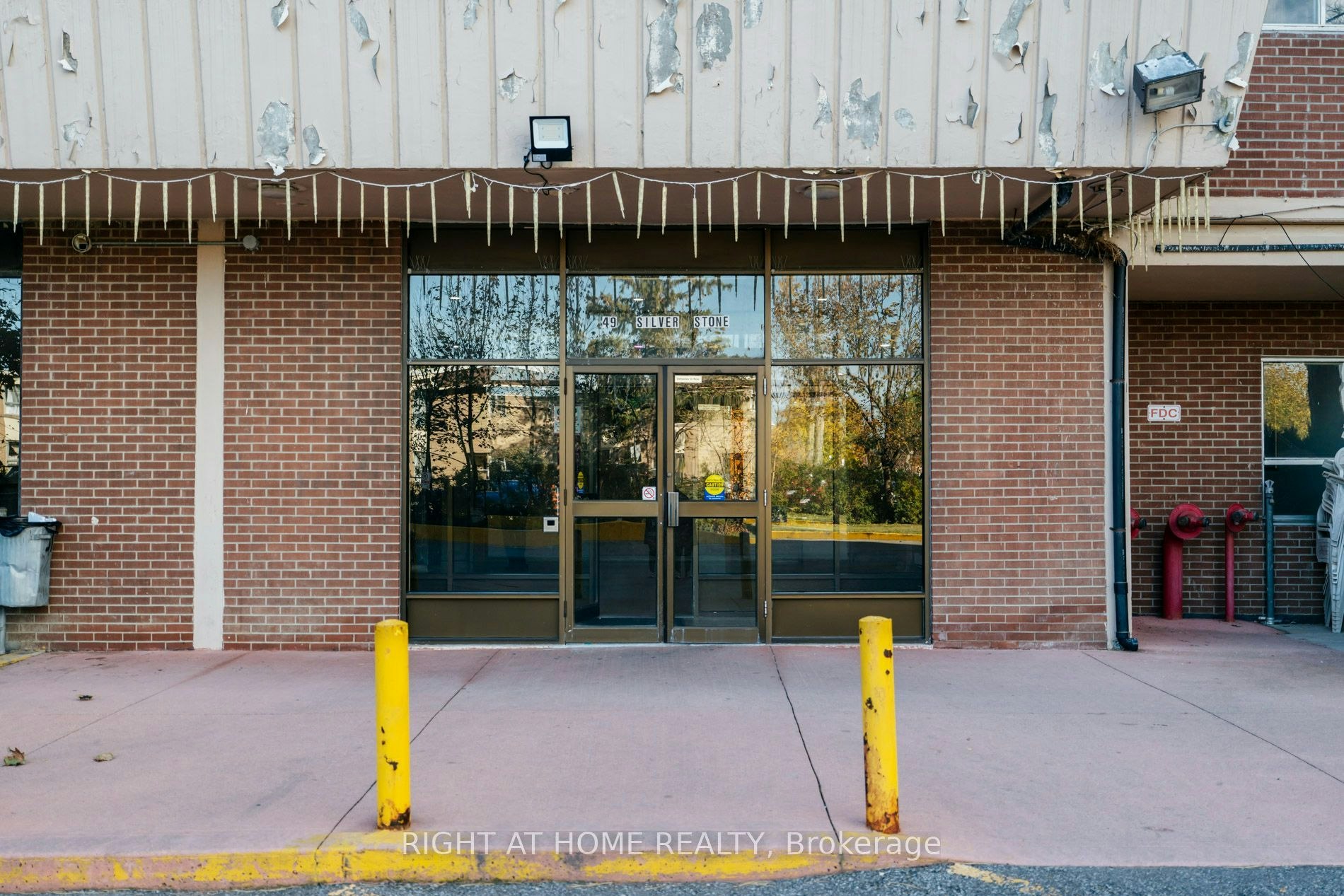 405-49 Silverstone Drive, Toronto, ON, M9V 3G2