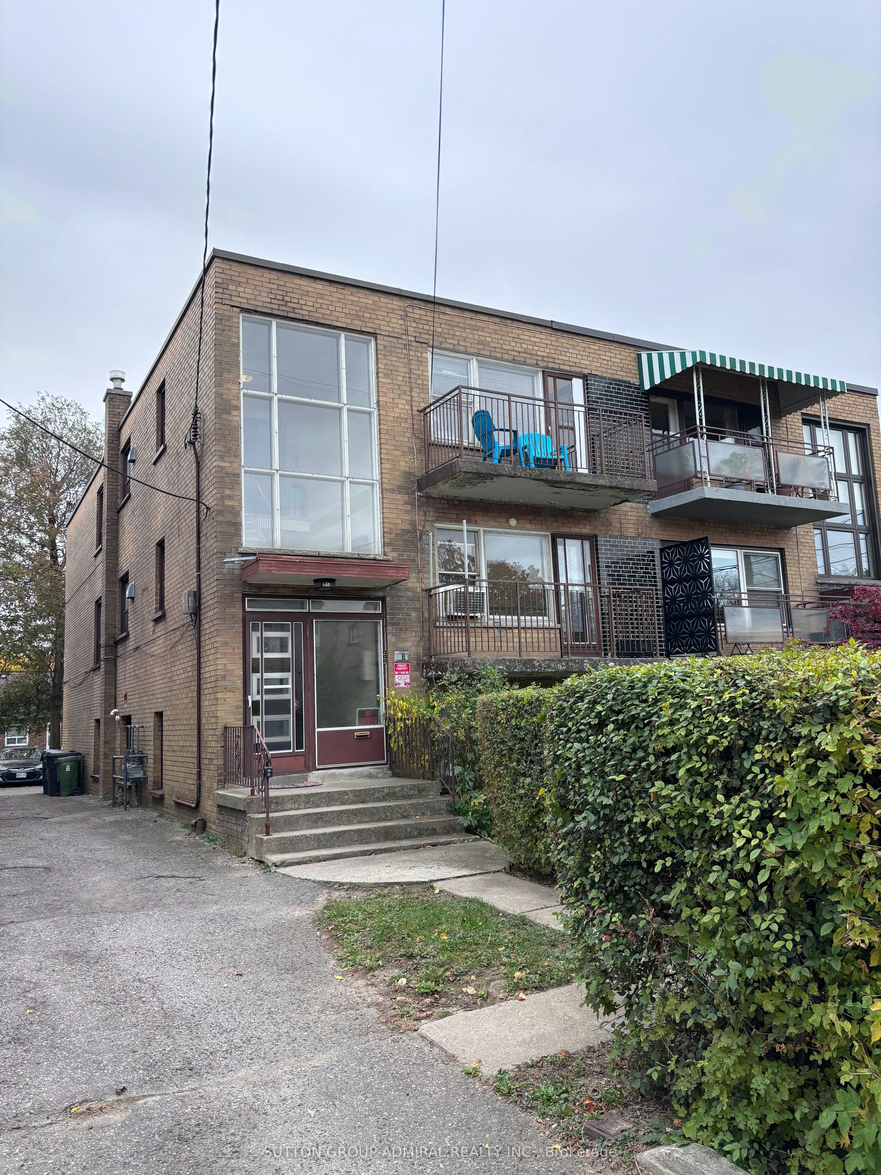 Unit 2-7 Elway Court, Toronto, ON, M6B 2N7 - 2