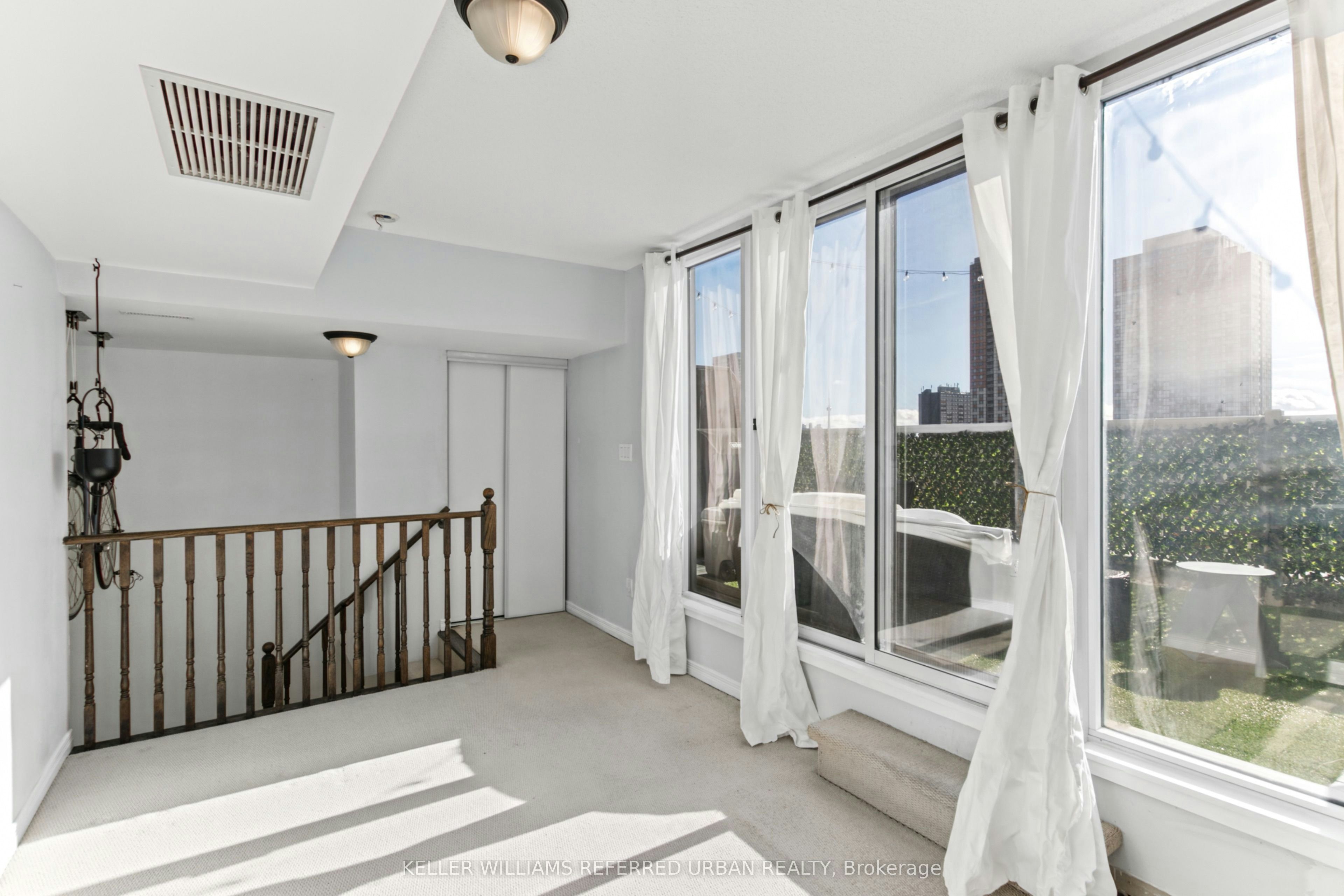 209-20 Foundry Avenue, Toronto, ON, M6H 4L1