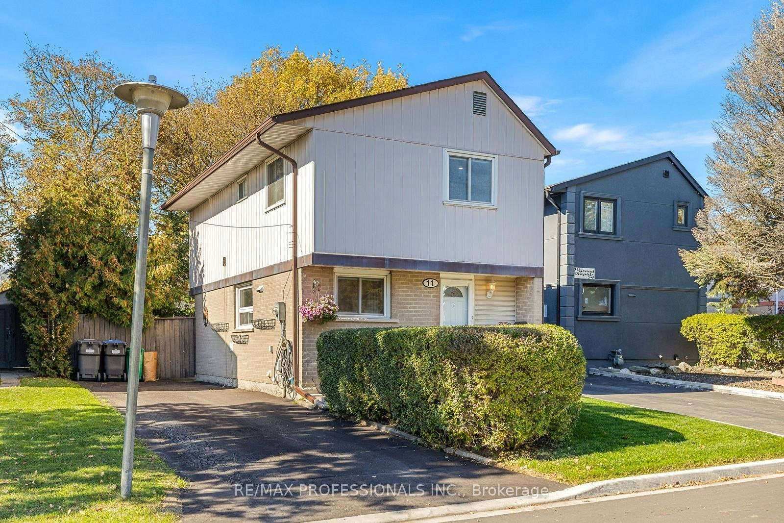11 Grand Rapids Square, Brampton, ON, L6S 2H9