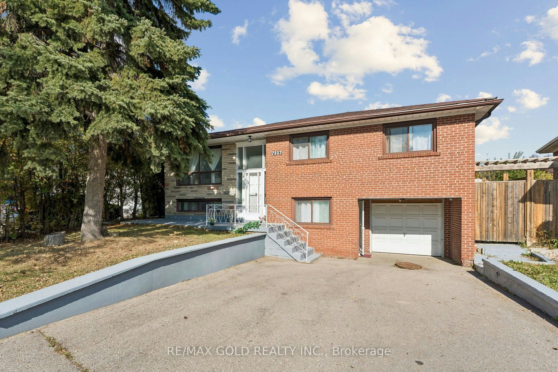 7337 Cambrett Drive, Mississauga, ON, L4T 2R6