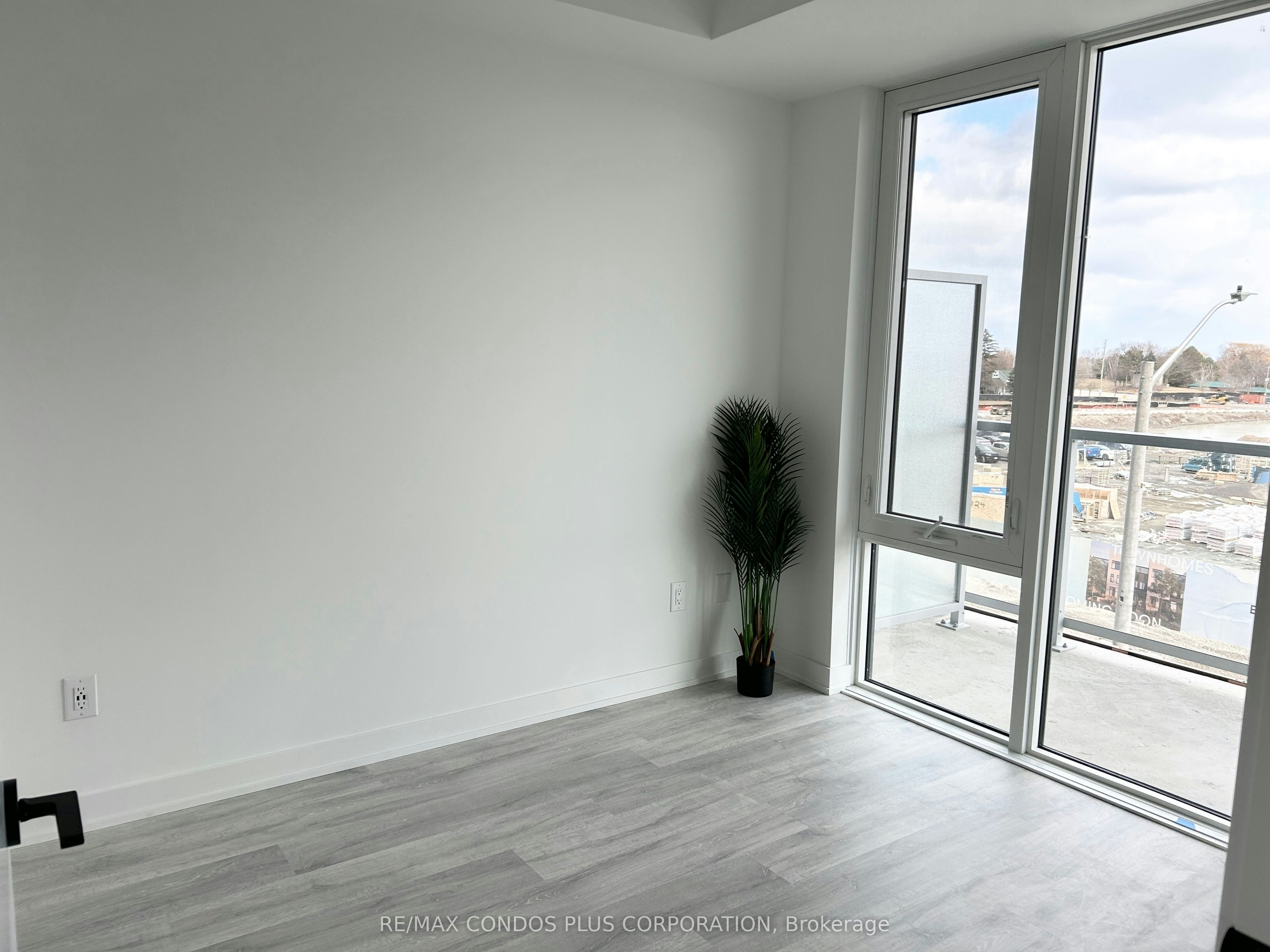 320-220 Missinnihe Way, Mississauga, ON, L5H 0A9 - 7