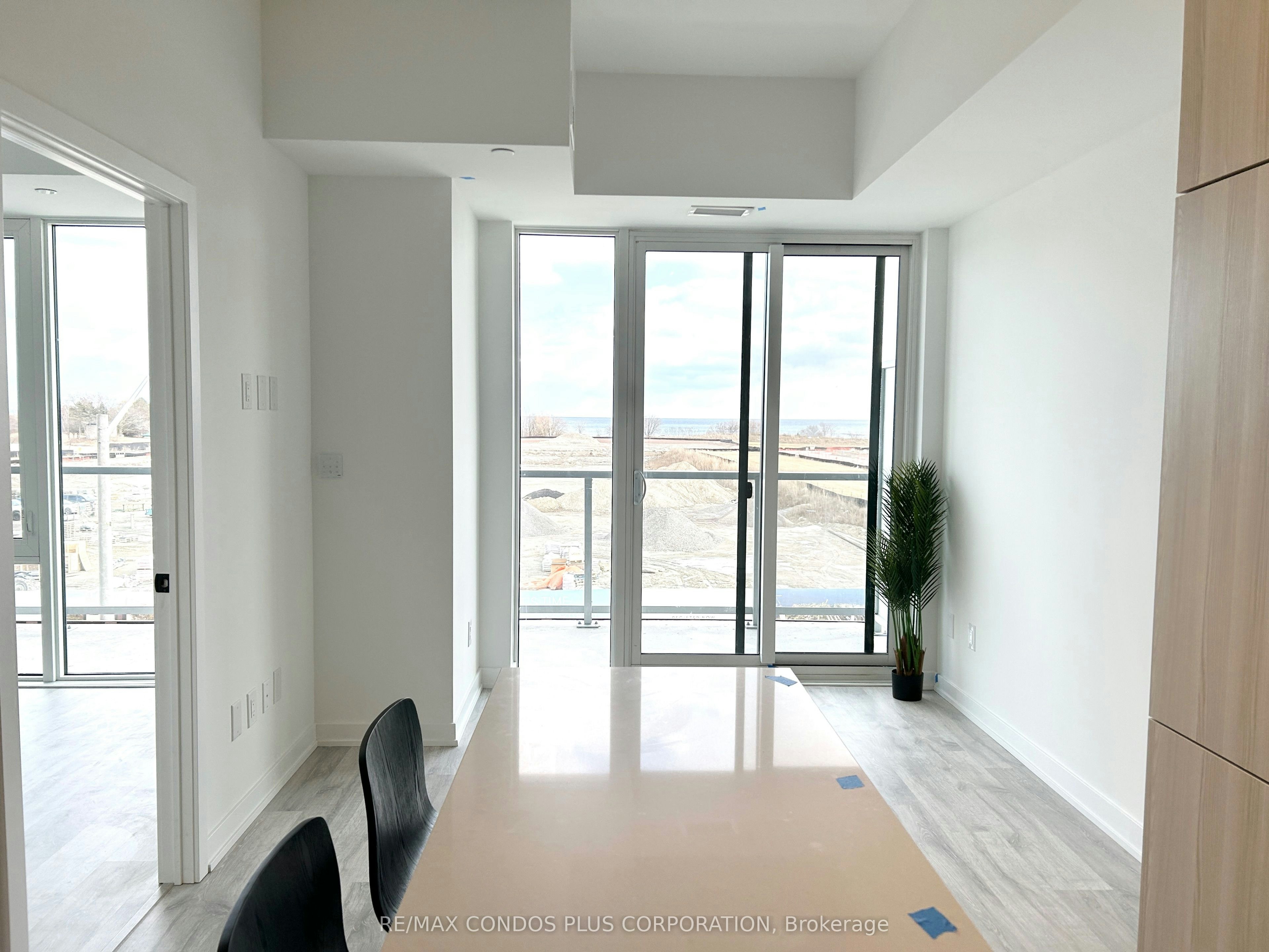 320-220 Missinnihe Way, Mississauga, ON, L5H 0A9 - 3
