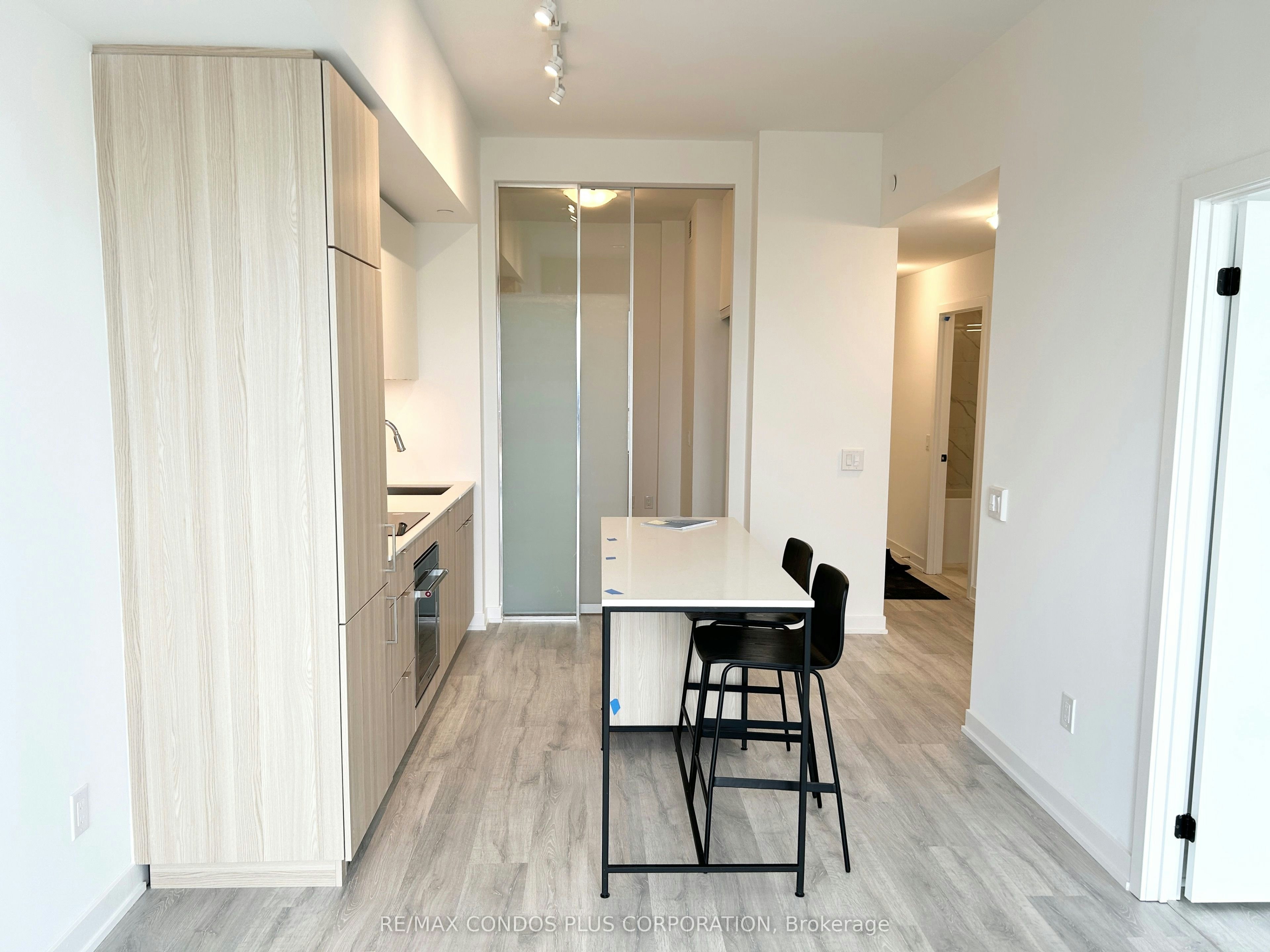 320-220 Missinnihe Way, Mississauga, ON, L5H 0A9 - 2