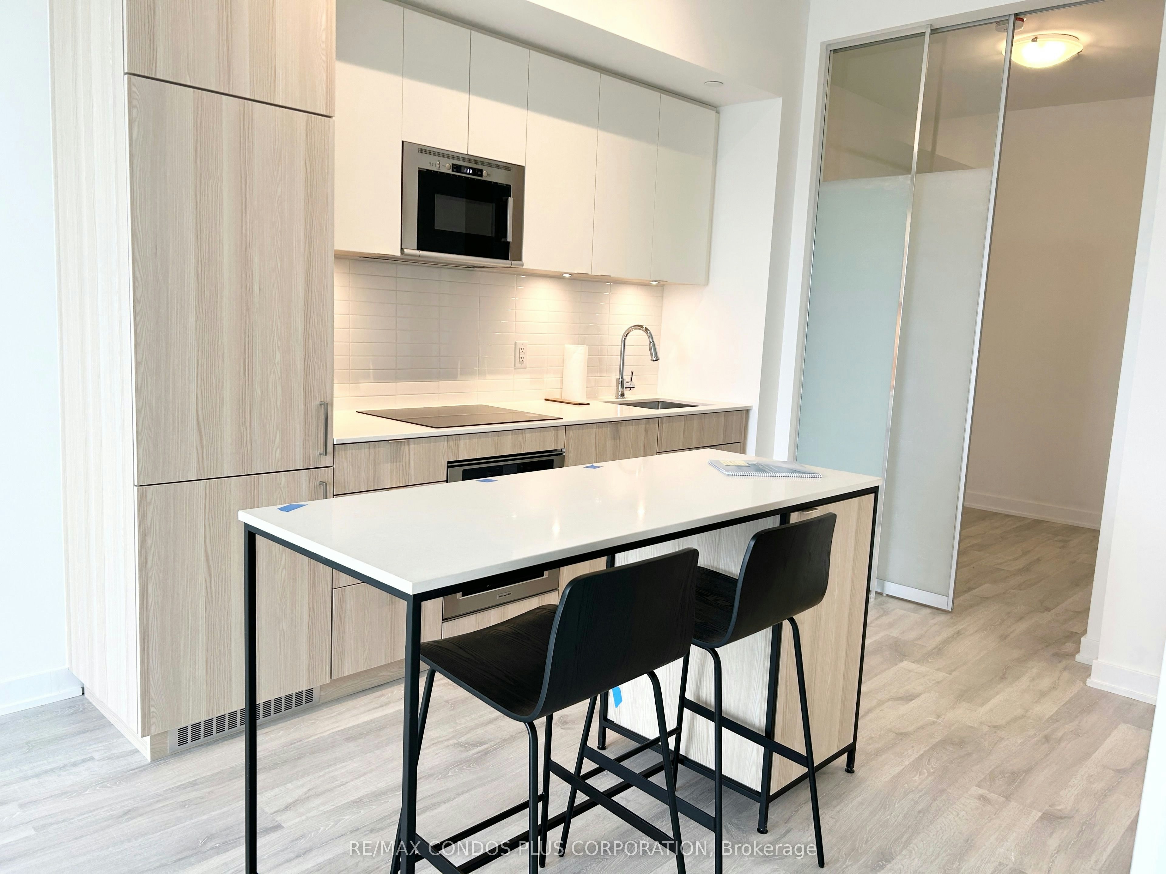 320-220 Missinnihe Way, Mississauga, ON, L5H 0A9 - 5