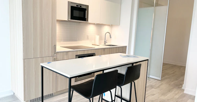 320-220 Missinnihe Way, Mississauga, ON, L5H 0A9 - 5