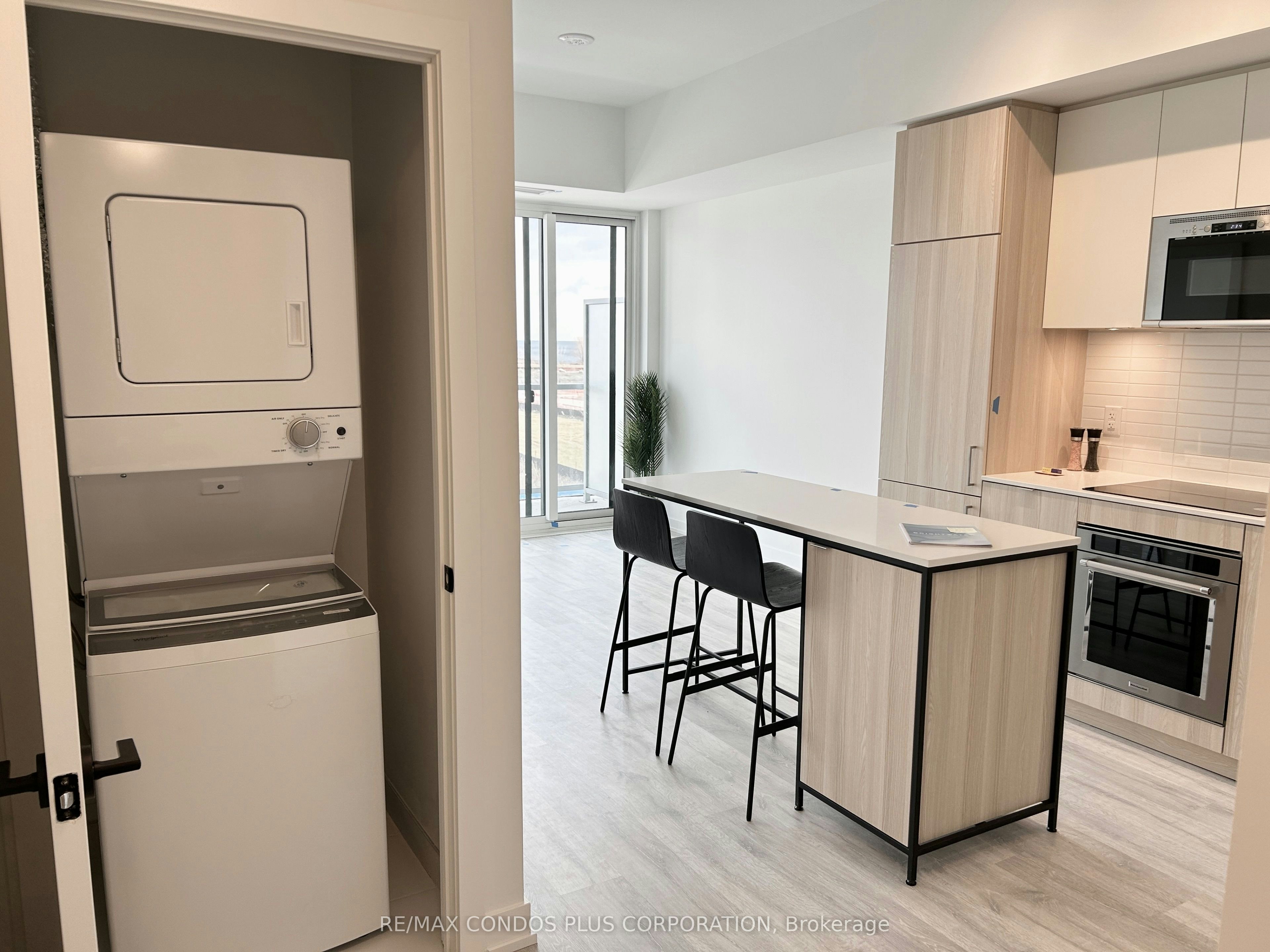 320-220 Missinnihe Way, Mississauga, ON, L5H 0A9 - 6