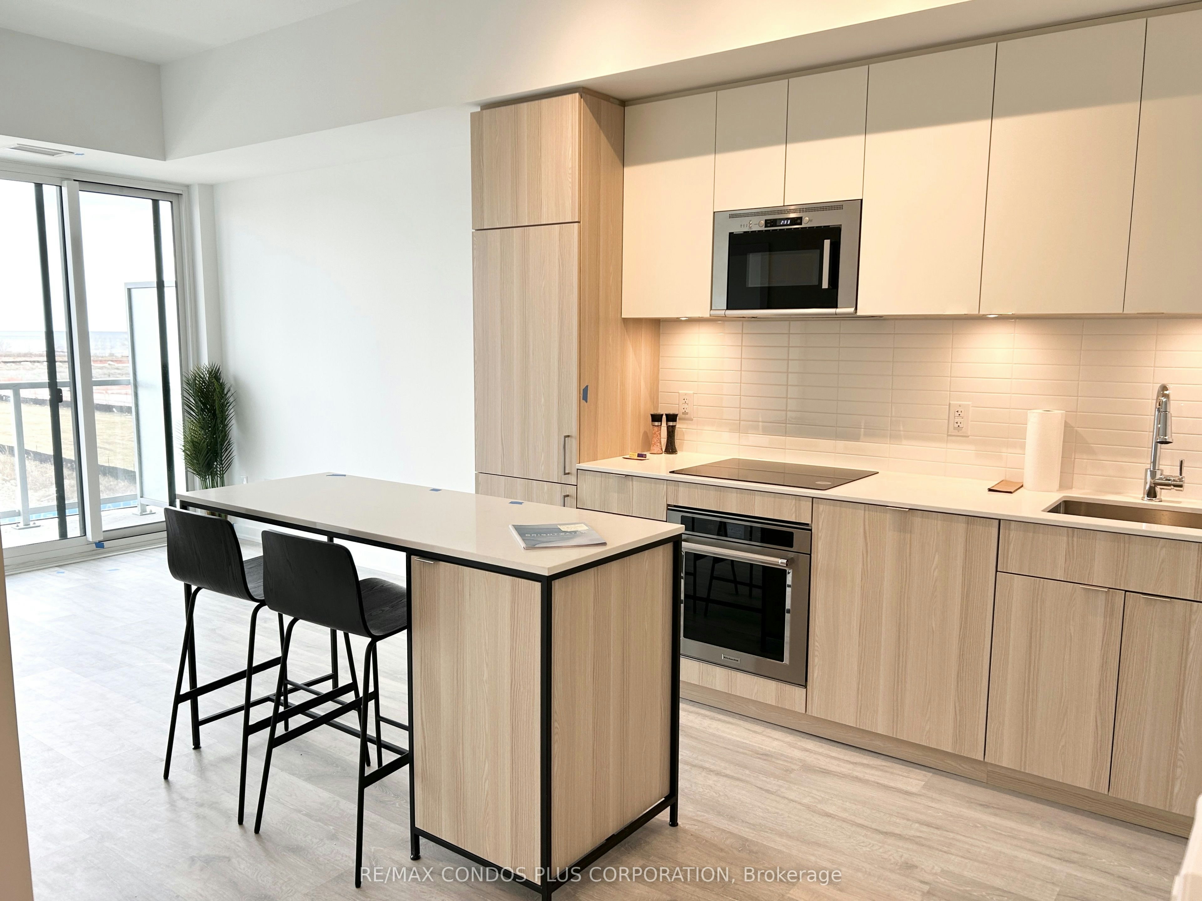320-220 Missinnihe Way, Mississauga, ON, L5H 0A9