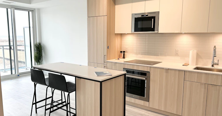 320-220 Missinnihe Way, Mississauga, ON, L5H 0A9