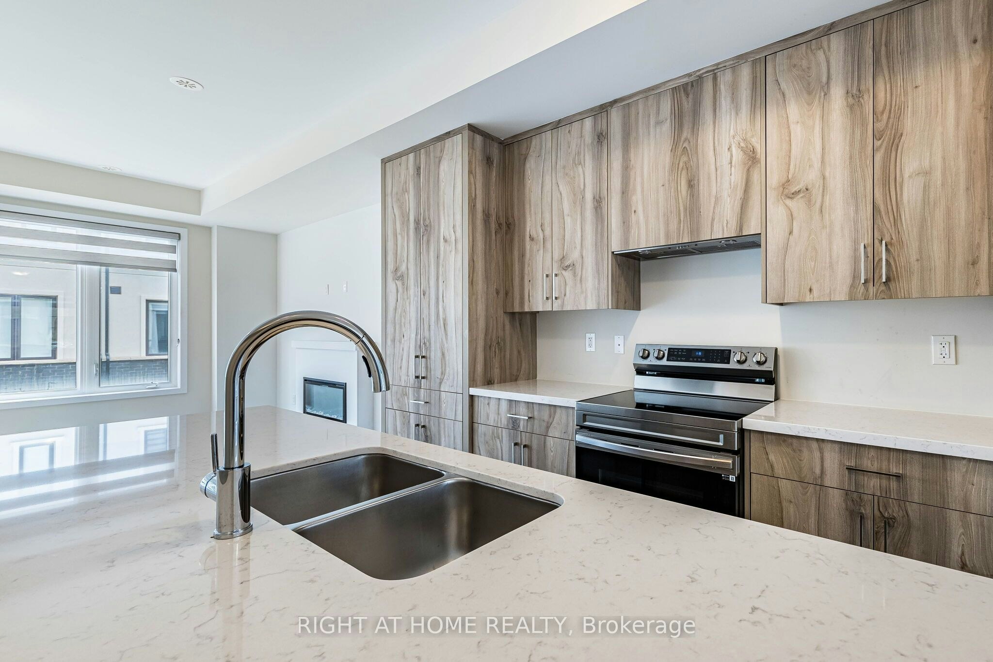 1330 Shevchenko Boulevard, Oakville, ON, L6M 5R4 - 4