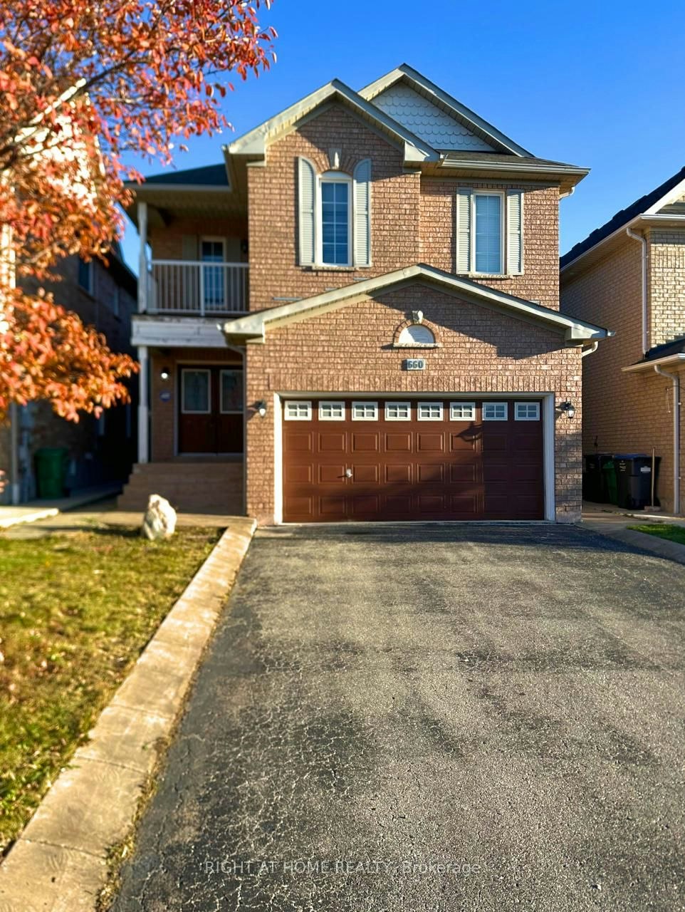 660 Garden Walk, Mississauga, ON, L5W 1V9