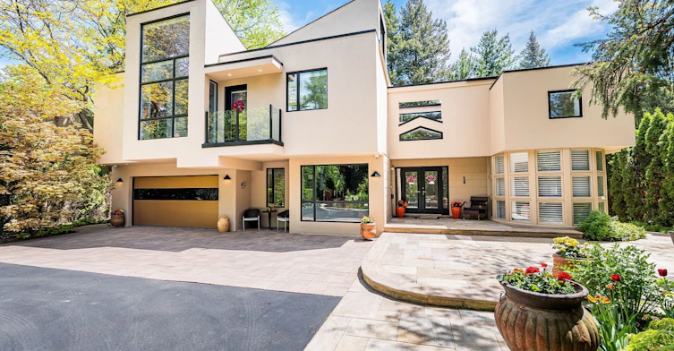 1 Friars Lane, Toronto, ON, M9A 1T6
