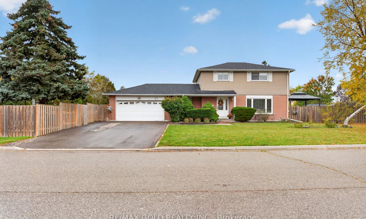 11 Dowling Crescent