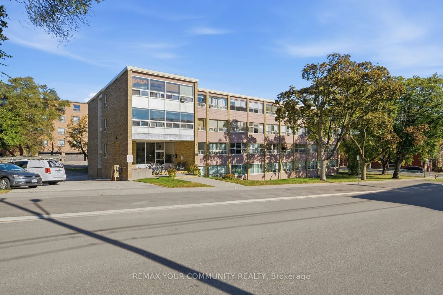 12-8 Kinsdale Boulevard, Toronto, ON, M8Y 1T9