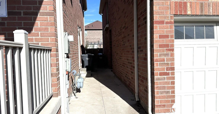 58 Seafair Crescent, Brampton, ON, L6Y 5W3 - 2
