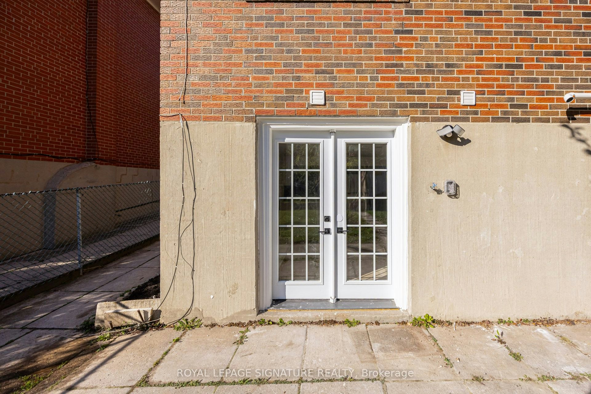 Bsmt-135 Cabana Drive, Toronto, ON, M9L 1L1 - 2
