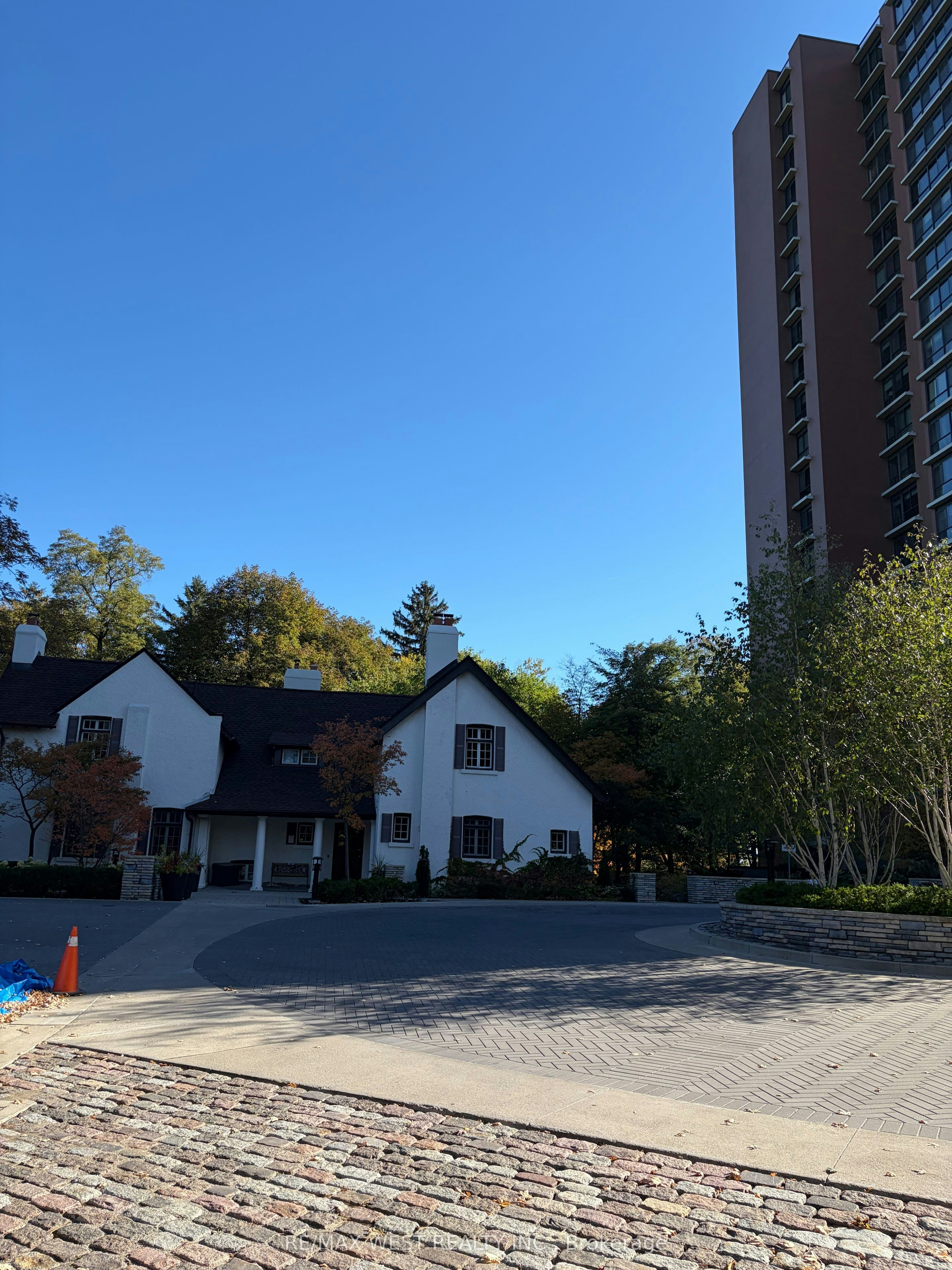 506-1400 Dixie Road, Mississauga, ON, L5E 3E1 - 2