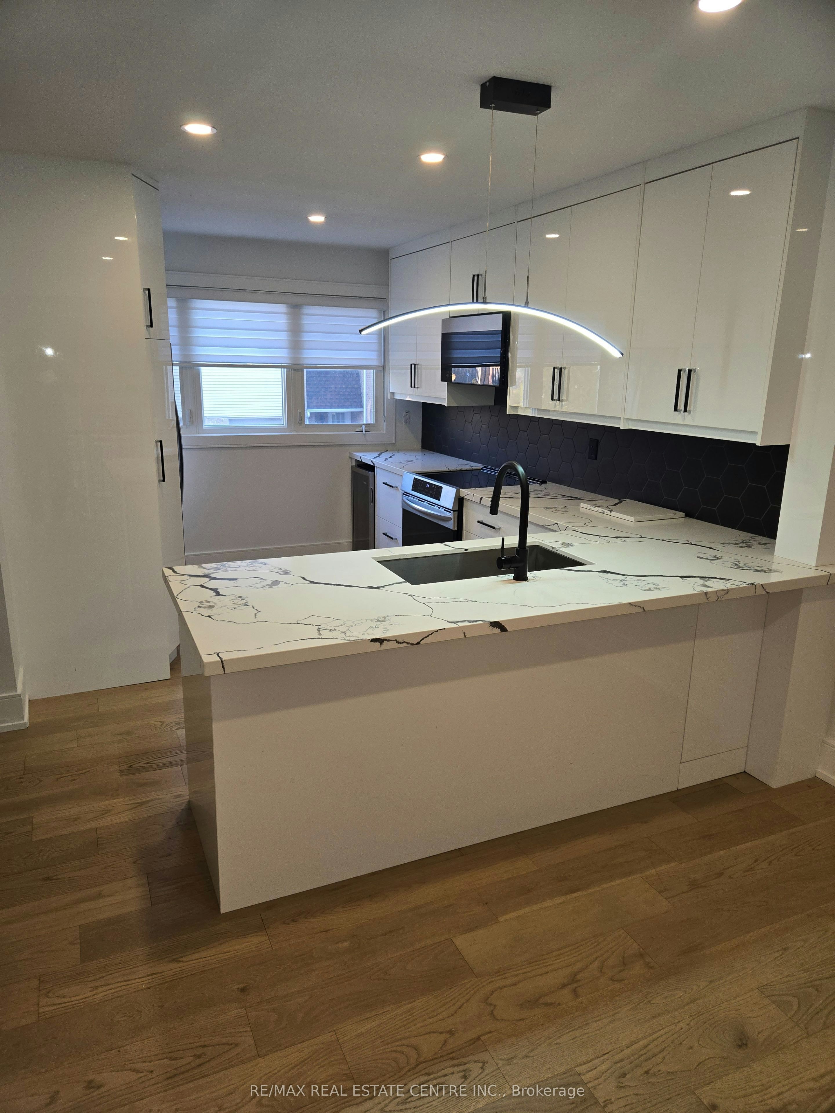 2274 Marine Drive, Oakville, ON, L6L 1C1 - 4