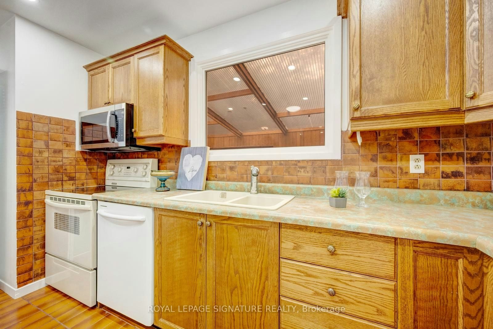 77 Mccraney Street W, Oakville, ON, L6H 1H5 - 8