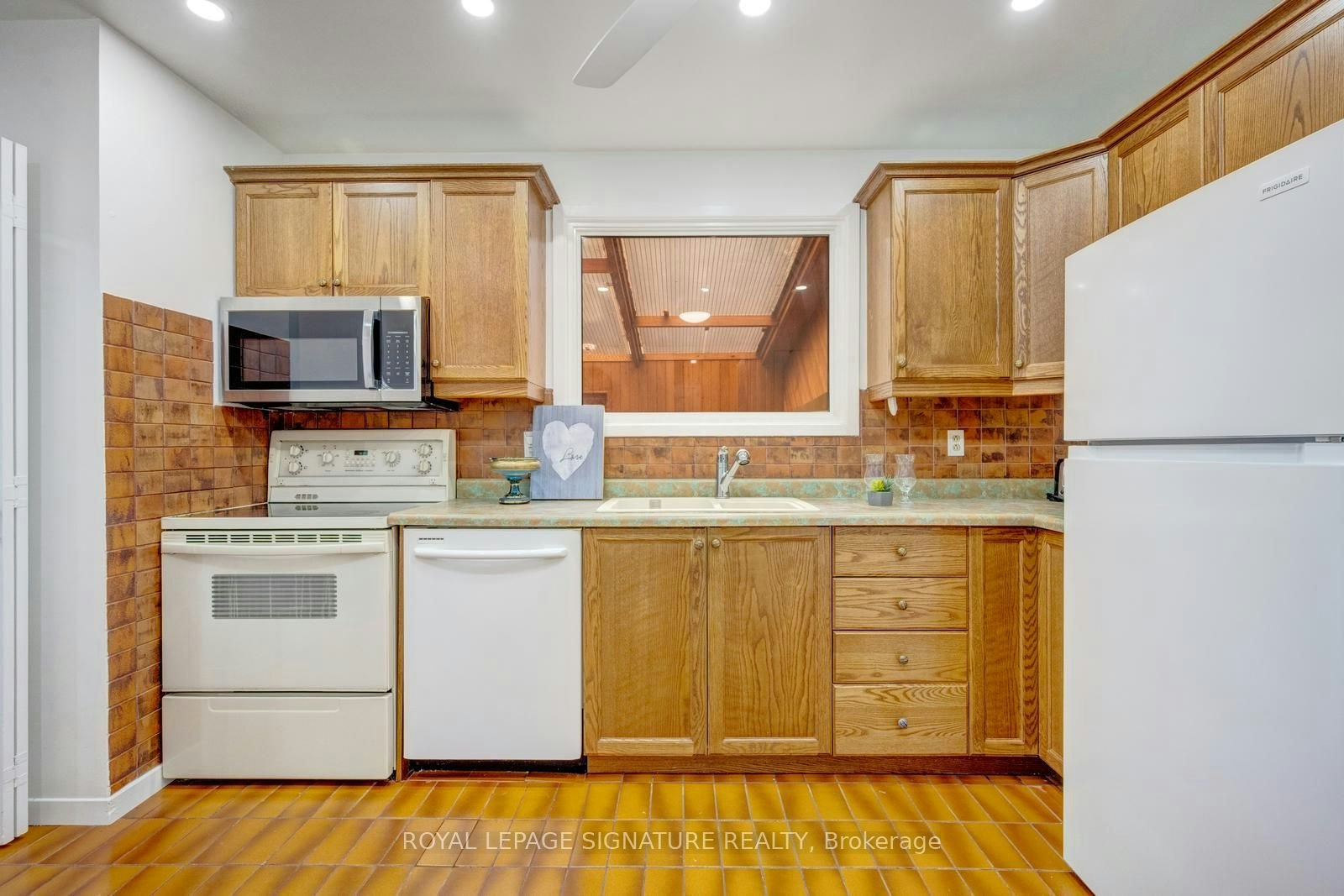77 Mccraney Street W, Oakville, ON, L6H 1H5 - 6